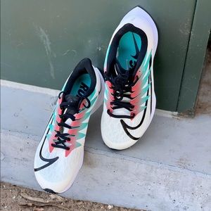 Women Nike shoes size 9